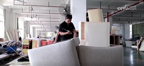 買(mǎi) 買(mǎi) 買(mǎi) 國(guó)產(chǎn)家具憑 硬核產(chǎn)業(yè)鏈 高時(shí)效交貨服務(wù) 過(guò)硬產(chǎn)品 圈粉海外消費(fèi)者