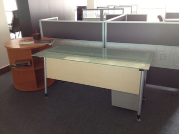 家具廠展廳換季清倉 辦公臺、文員臺、會議臺、書柜半價(jià)拋售，需自提